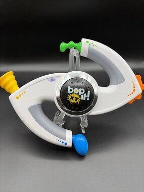 Bop It XT Extreme Handheld Electronic Talking Game Hasbro 2010 White Test Works